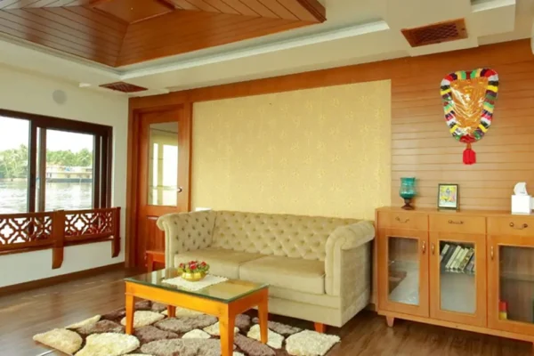 1 bedroom luxury2 1 Bedroom Ultra Luxury Houseboat With Jacuzzi