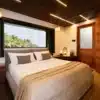 1 bedroom luxury2 1 Bedroom Ultra Luxury Houseboat With Jacuzzi