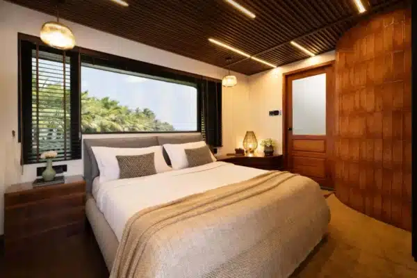 1 bedroom luxury2 1 Bedroom Ultra Luxury Houseboat With Jacuzzi