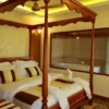 1 bedroom luxury6 1 Bedroom Ultra Luxury Houseboat With Jacuzzi