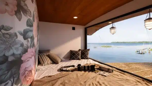 1 Bedroom Ultra Luxury Houseboat With Jacuzzi