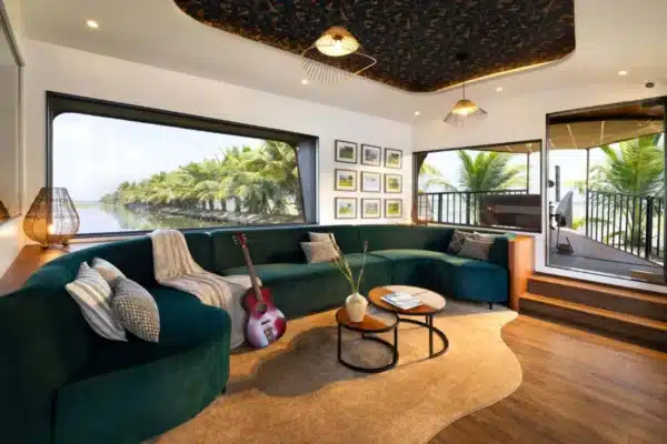 1 bedroom luxury7 1 Bedroom Ultra Luxury Houseboat With Jacuzzi