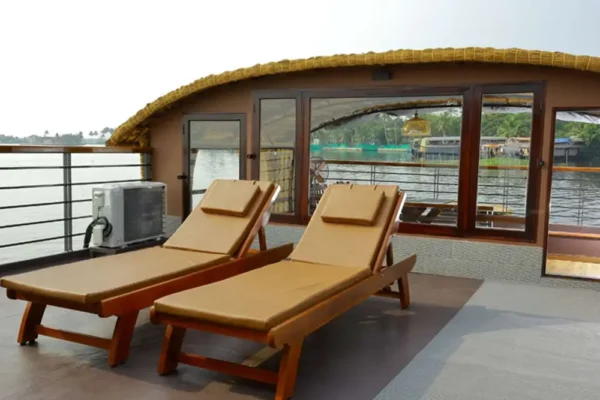 1 bedroom luxury9 1 Bedroom Ultra Luxury Houseboat With Jacuzzi