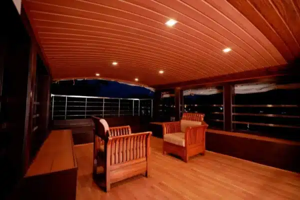 1 Bedroom Premium Houseboat In Alleppey