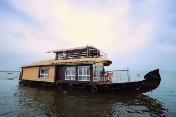 1 Bedroom Premium Houseboat In Alleppey