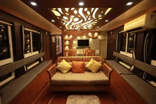 1 Bedroom Premium Houseboat In Alleppey