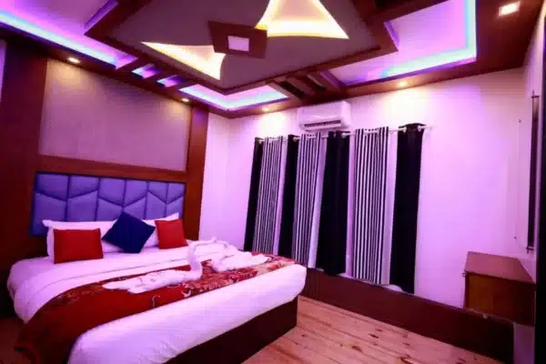 1 Bedroom Premium Houseboat In Alleppey