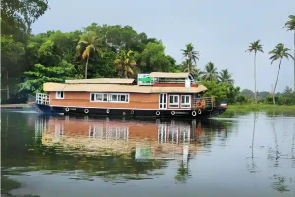 2 bedroom deluxe11 2 Bedroom Deluxe Houseboat Alleppey