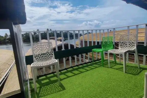 2 bedroom deluxe3.jpg 2 Bedroom Deluxe Houseboat With Deck