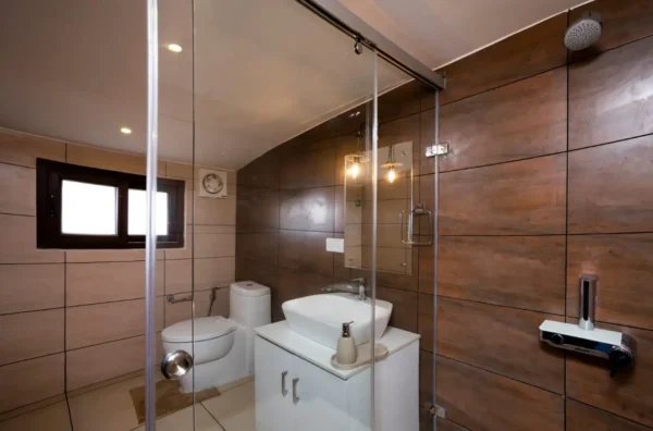 2 Bedroom Luxury Houseboat With Upper Deck In Alleppey