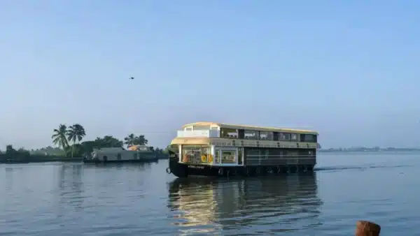 2 Bedroom Luxury Houseboat With Alleppey