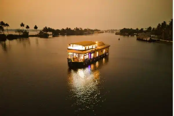 2 bedroom premium3.jpg 2 Bedroom Premium Houseboat With Upper Deck Alleppey