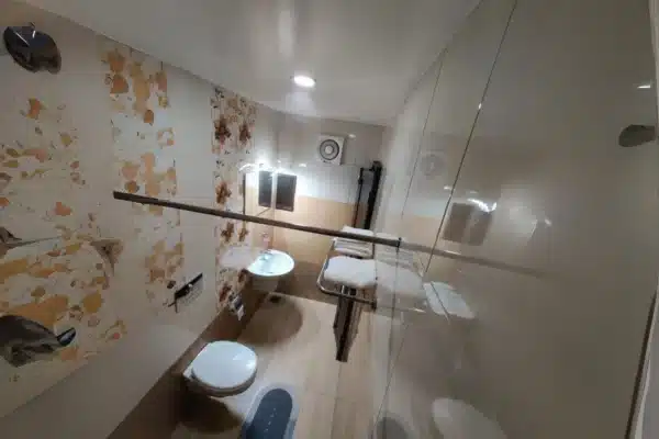 2 bedroom premium4.jpg 2 Bedroom Premium Houseboat With Upper Deck Alleppey