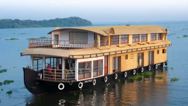 3 Bedroom Premium Houseboat With Upper Deck