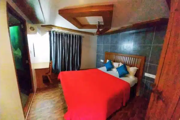 3 Bedroom Deluxe Houseboat With Upper Deck