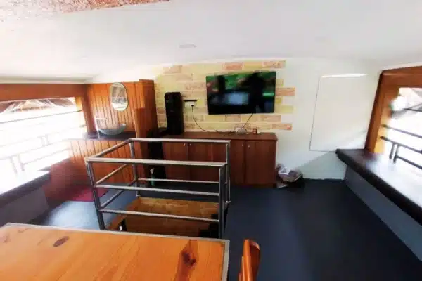 3 Bedroom Deluxe Houseboat With Upper Deck
