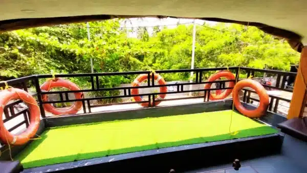 3 Bedroom Deluxe Houseboat With Upper Deck