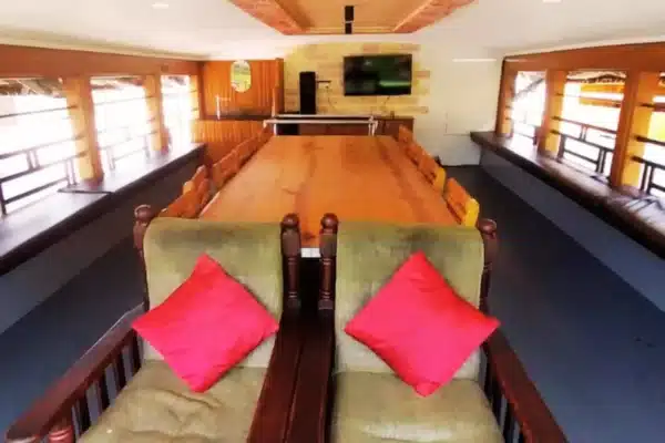 3 Bedroom Deluxe Houseboat With Upper Deck