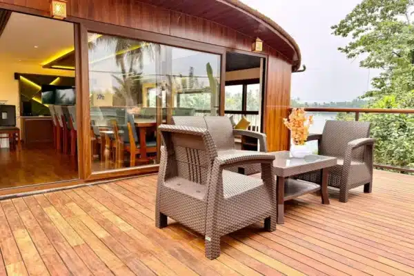 3 bedroom luxury11 3 Bedroom Luxury Houseboat
