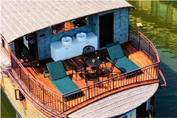 3 bedroom luxury15 3 Bedroom Luxury Houseboat