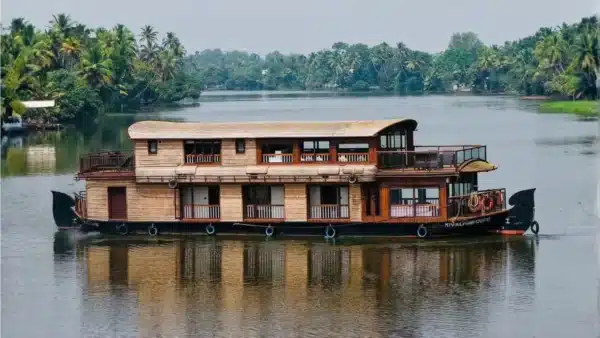3 Bedroom Luxury Houseboat