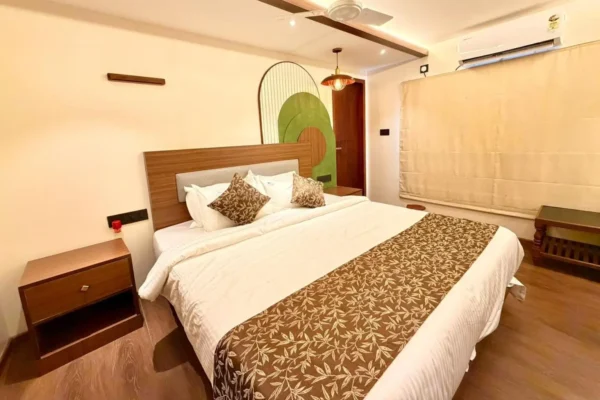 3 bedroom luxury6 3 Bedroom Luxury Houseboat