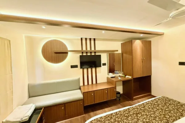 3 bedroom luxury9 3 Bedroom Luxury Houseboat