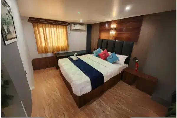 3 Bedroom Premium Houseboat With Upper Deck