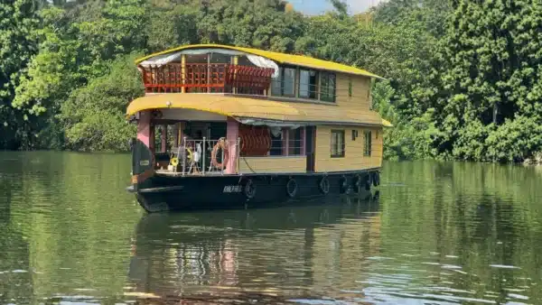3 Bedroom Premium Houseboat With Upper Deck