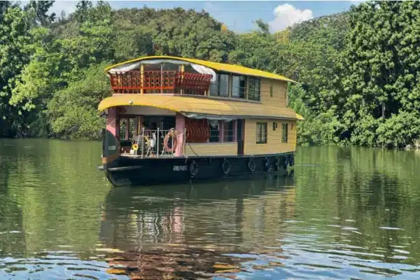 3 Bedroom Premium Houseboat With Upper Deck