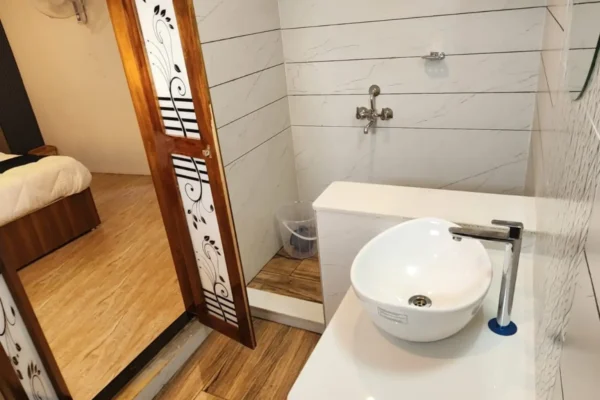 3 Bedroom Premium Houseboat With Upper Deck