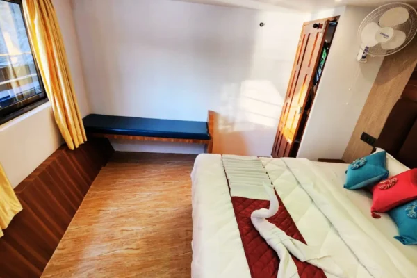 3 Bedroom Premium Houseboat With Upper Deck