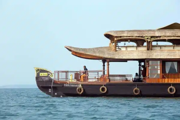Luxury 3 Bedroom Traditional Houseboat Alleppey