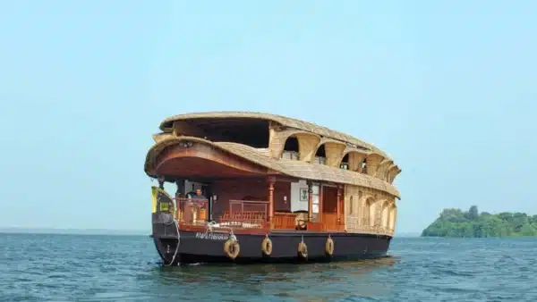 Luxury 3 Bedroom Traditional Houseboat Alleppey