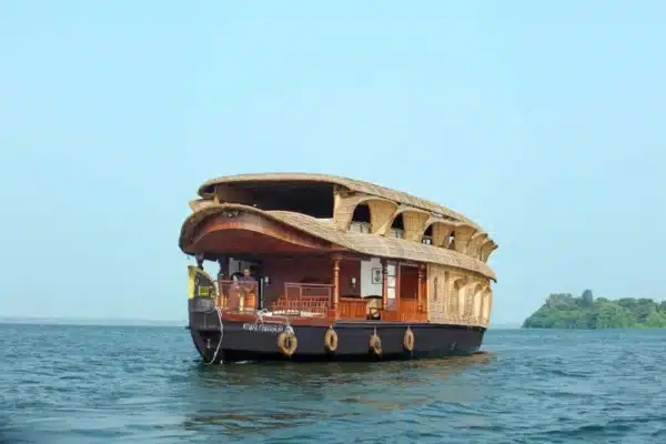 Luxury 3 Bedroom Traditional Houseboat Alleppey