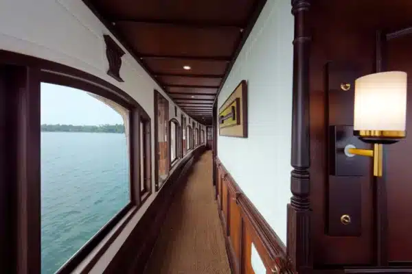 Luxury 3 Bedroom Traditional Houseboat Alleppey