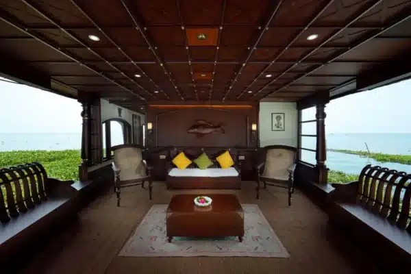Luxury 3 Bedroom Traditional Houseboat Alleppey