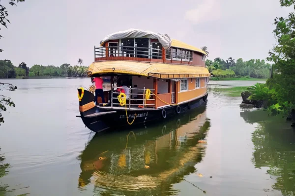 4 bedroom bamboo1 4 Bedroom Deluxe Houseboat Alleppey