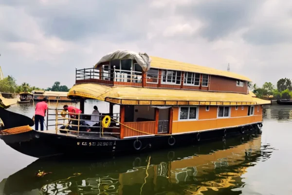 4 bedroom bamboo5 4 Bedroom Deluxe Houseboat Alleppey
