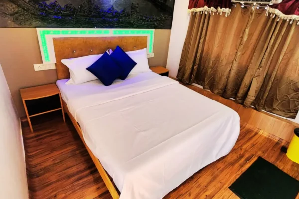 4 bedroom bamboo7 4 Bedroom Deluxe Houseboat Alleppey