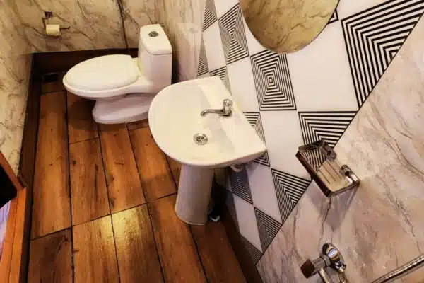 4 bedroom bamboo8 4 Bedroom Deluxe Houseboat Alleppey