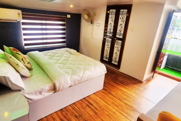 4 bedroom bamboo9 4 Bedroom Deluxe Houseboat Alleppey