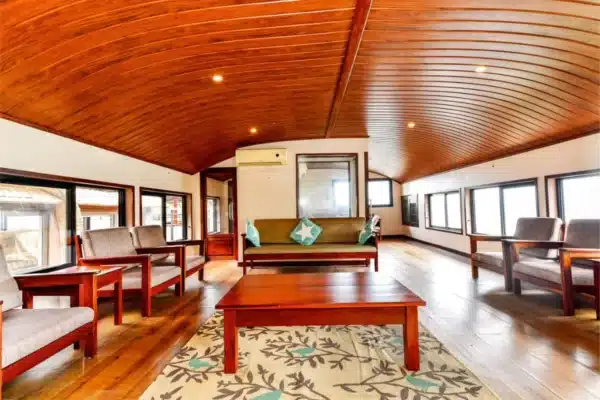 4 bedroom luxury goku5.jpg 4 Bedroom Luxury Houseboat With Upper Deck In Alleppey
