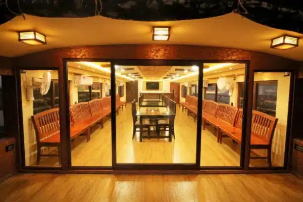 4 bedroom luxury2 4 Bedroom Luxury Houseboat Alleppey