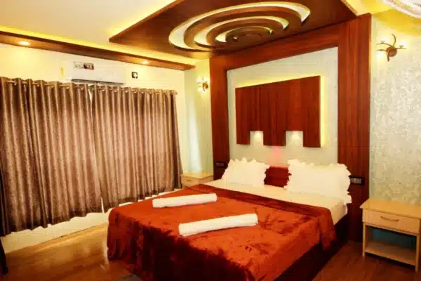 4 bedroom luxury3 4 Bedroom Luxury Houseboat Alleppey
