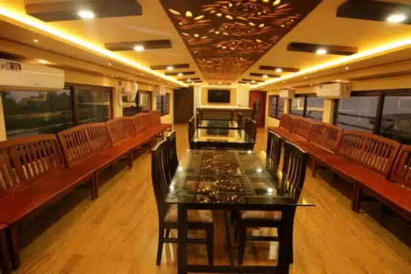 4 bedroom luxury4 4 Bedroom Luxury Houseboat Alleppey