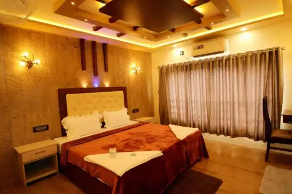 4 bedroom luxury7 4 Bedroom Luxury Houseboat Alleppey