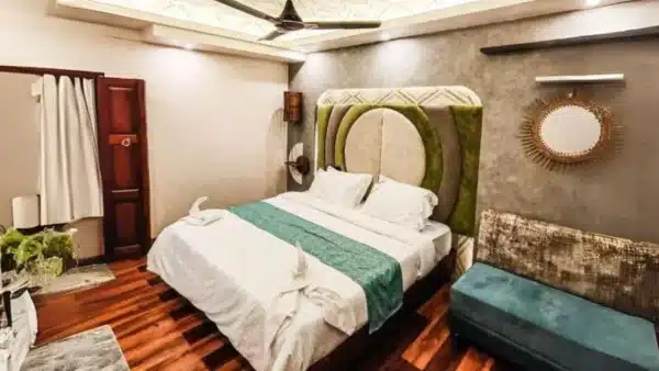 4 Bedroom Premium Houseboat With Upper Deck Alleppey