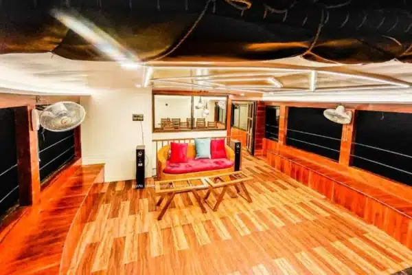 4 bedroom premium6.jpg 4 Bedroom Premium Houseboat With Upper Deck Alleppey