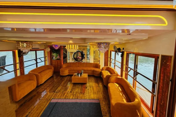 5 Bedroom Deluxe Houseboat With Upper Deck